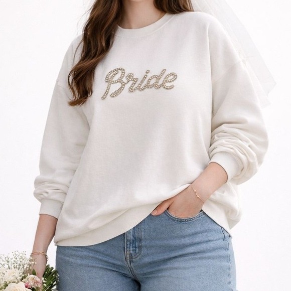 Gildan Tops - Gildan White Bride Fleece Sweatshirt Crewneck Embellished Pearls Rhinestones XL‎